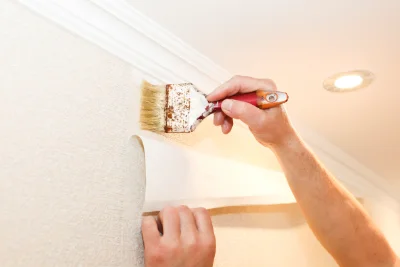 Pose de papier peint à Contremoulins — revêtements muraux et toiles de verre